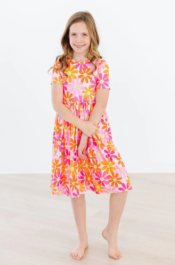 Retro Daisies Short Sleeve Pocket Twirl Dress